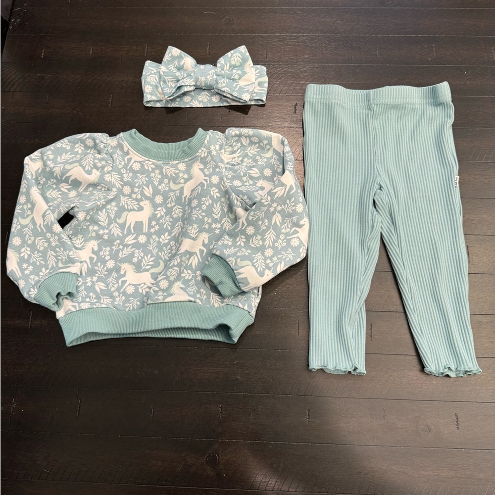 Little Sleepies 6-12 months crewneck  sweatshirt, matching leggings and bow